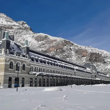 Lägenhet Collarada Avairent Estacion *