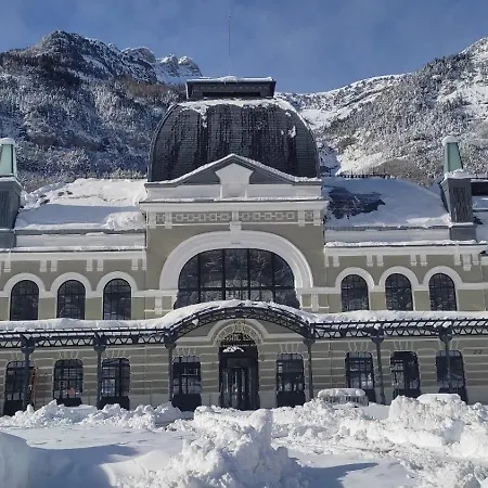 Collarada Avairent Estacion Lägenhet *