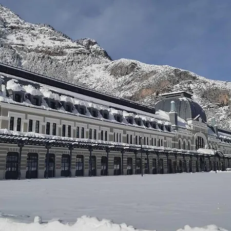 Collarada Avairent Estacion Lägenhet Canfranc