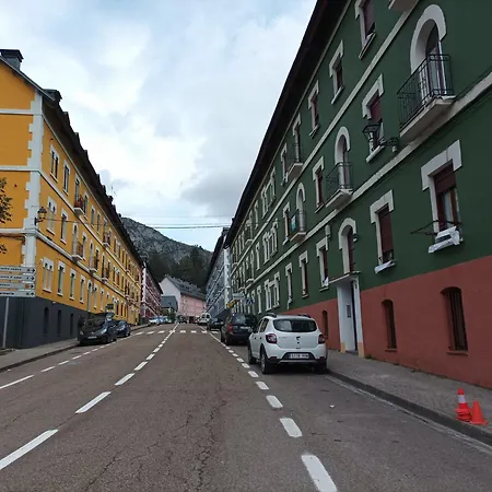 Lägenhet Collarada Avairent Estacion *