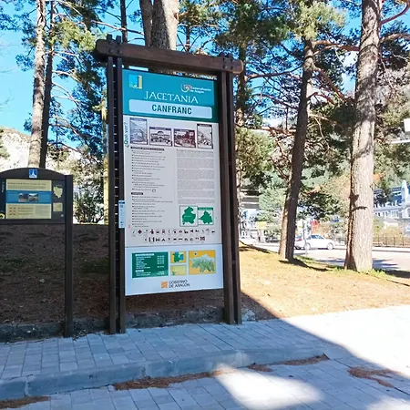 Lägenhet Collarada Avairent Estacion *